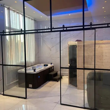 Golden - Jacuzzi Sauna *